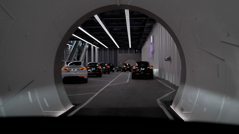 Почему возникла пробка из Tesla в туннеле Илона Маска?