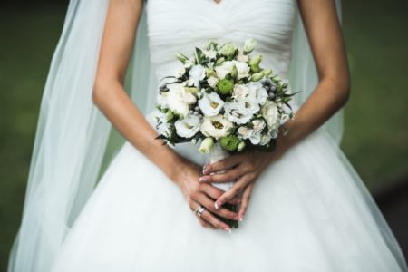Как правильно подобрать свадебный букет?