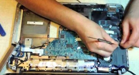 Как разобрать и почистить ноутбук?