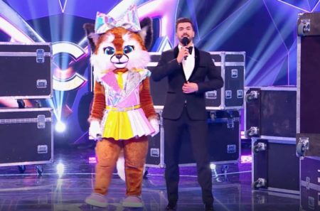 Лисенок из шоу Маска 4 сезон — кто может скрываться? Какие версии у жюри?