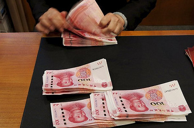 Зачем в России массово скупают китайский юань?