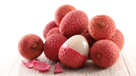 Личи — ягода или фрукт? Какая на вкус и есть ли польза?