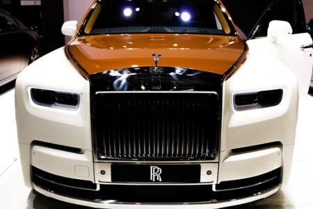 Почему Rolls Royce стоит очень дорого?