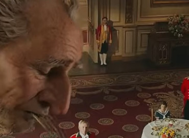 Что за фильм, где специальный банкет для великана в Букингемском дворце?